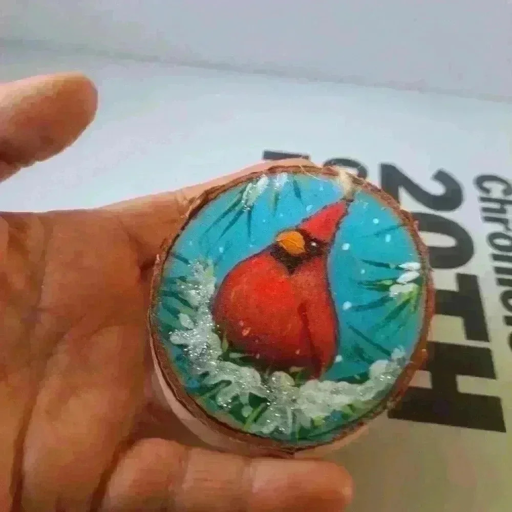 🎄 wood  🪵 round cardinalnl ornament
